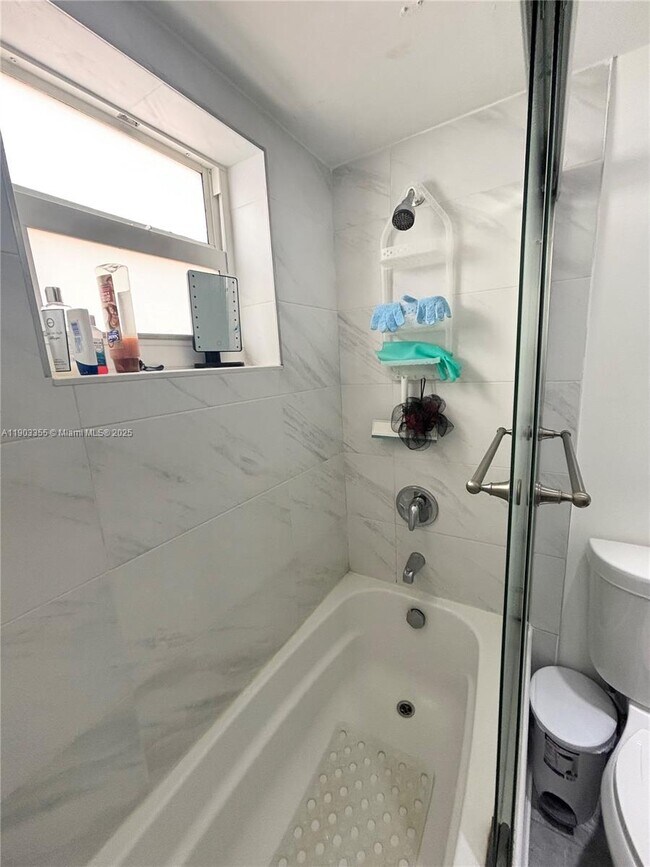 Building Photo - 1855 Plunkett St