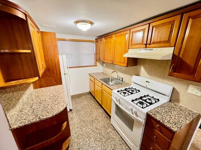 Primary Photo - 1117 Mace Ave