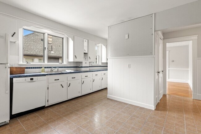 Building Photo - 40 Albion St