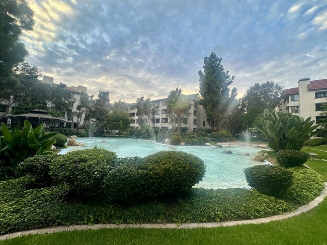 Building Photo - 5865 Friars Rd