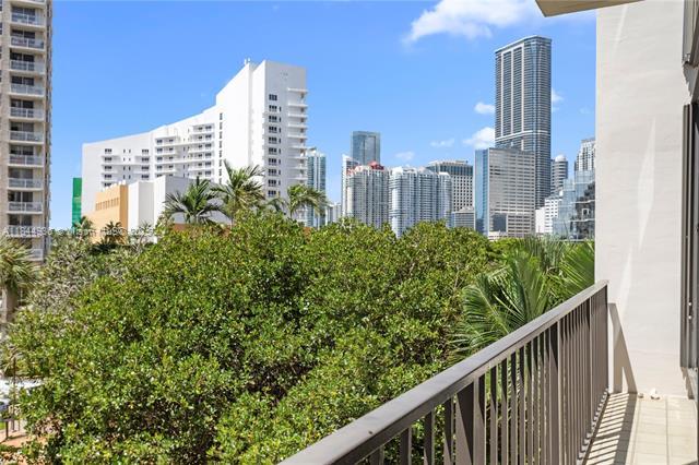 Building Photo - 520 Brickell Key Dr