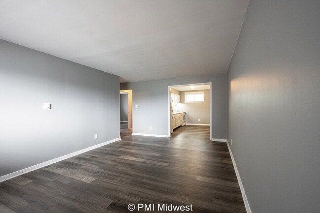 Building Photo - "Charming 2-Bedroom Apartment in Avon - Co...