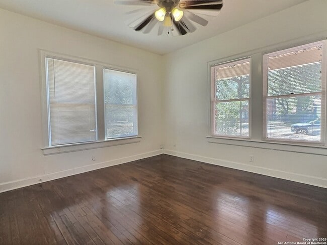 Building Photo - 119 E Ridgewood Ct