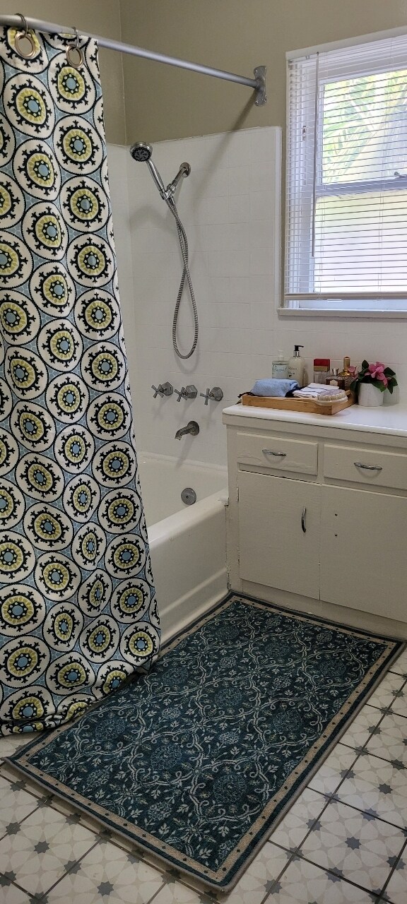 bathroom - 2303 W 80th St