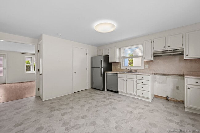 Building Photo - 8 Allspice Ln