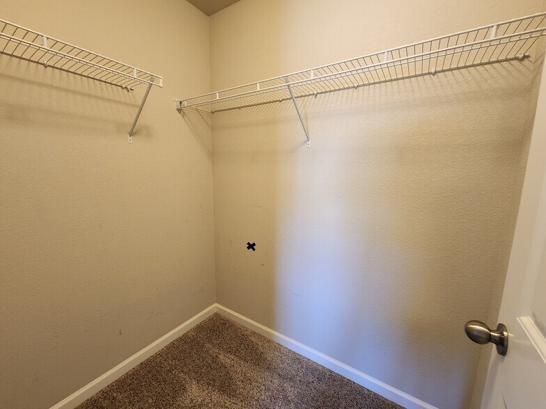Building Photo - 2118 Birmingham Loop