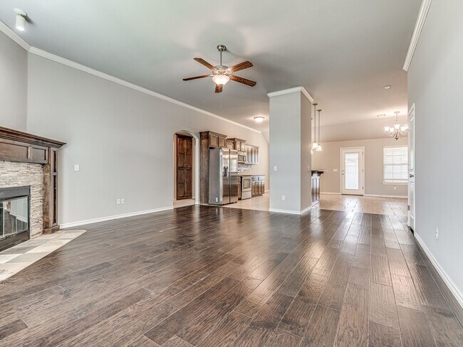 Building Photo - Updated Home + Montague Neighborhood + 3 b...