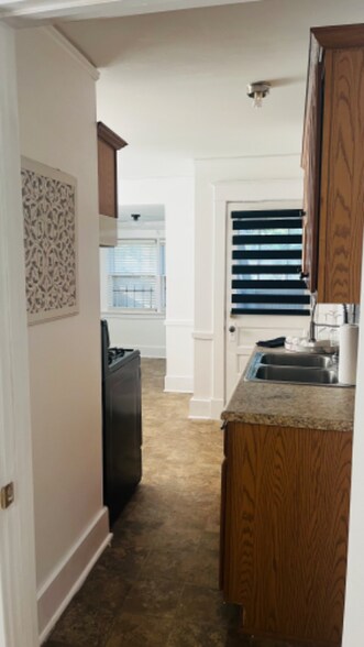 Building Photo - 2250 Evelyn Ave