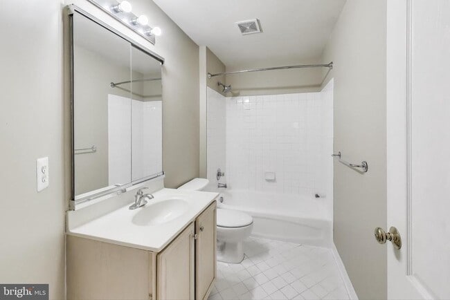 Building Photo - 22514 Airmont Woods Terrace