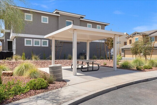 Building Photo - 900 Rosy Starling St