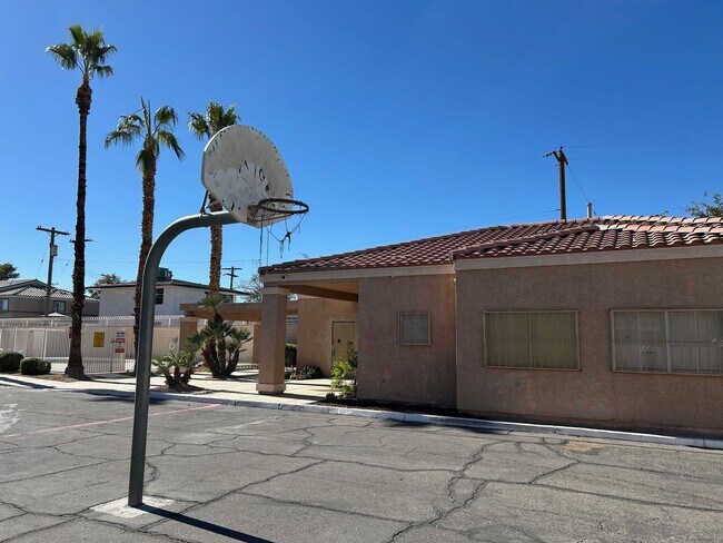 Building Photo - COMPLETED REMODELED 3 BEDROOM, SINGLE STORY UNIT!!!