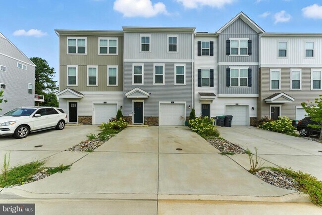 Building Photo - 406 Honeyberry Ln