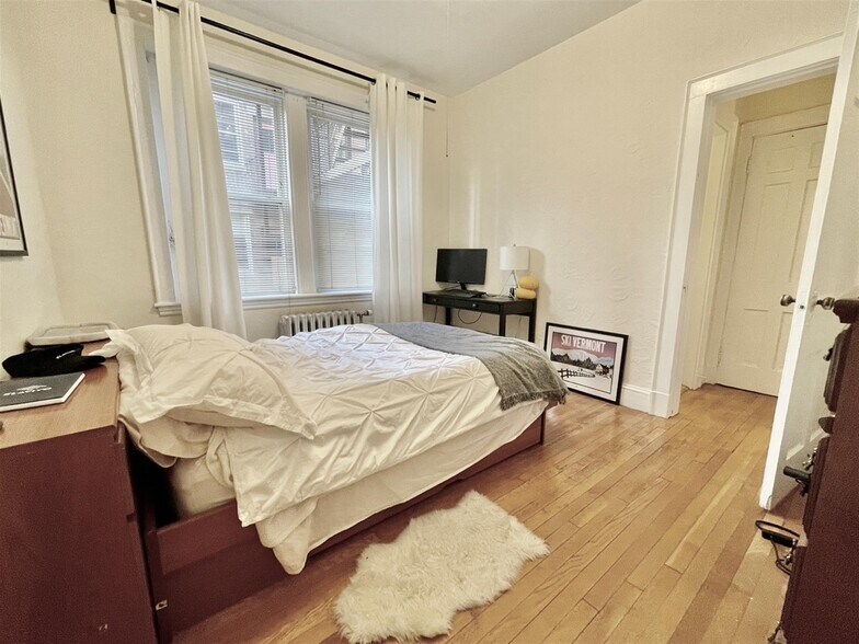 Building Photo - 71 Martin St