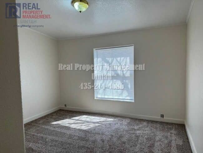 Building Photo - Cute 4 bedroom 2 bath room house