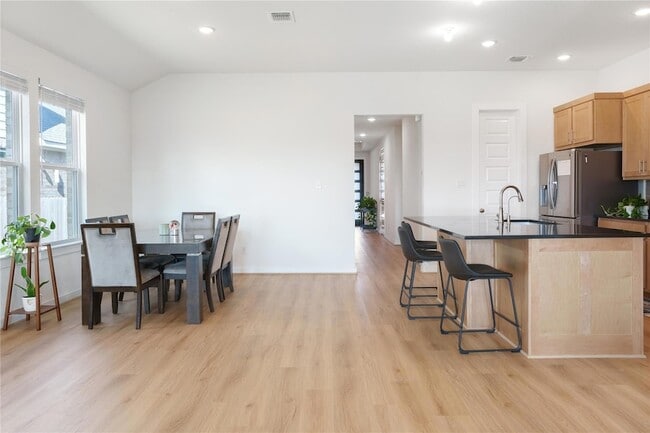 Building Photo - 316 Amista Dr