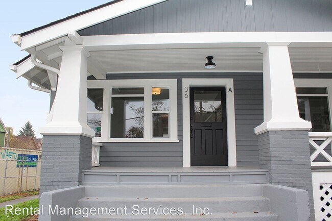 Building Photo - 4 br, 1.5 bath House - 36 NE Beech St # A
