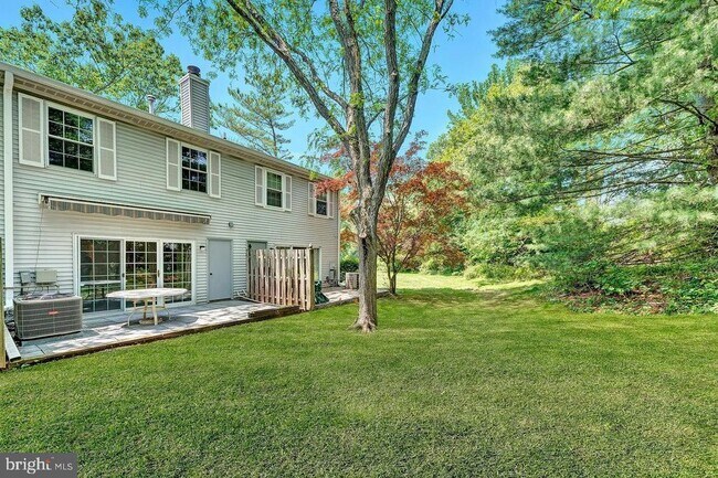 Building Photo - 72 Sycamore Ct