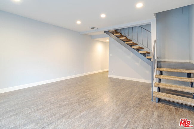 Building Photo - 505 N Kenwood St