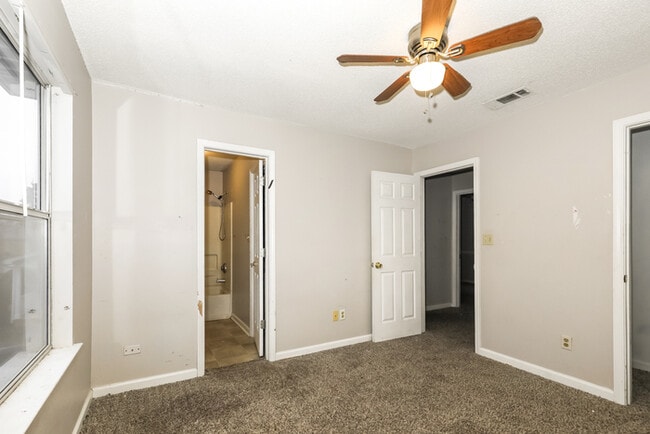 Building Photo - Fantastic 3bd/1.5ba home! Coming soon!