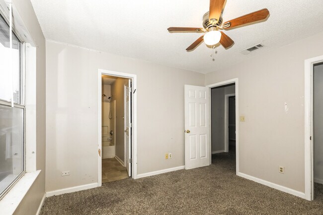 Building Photo - Fantastic 3bd/1.5ba home! Let yourself in!