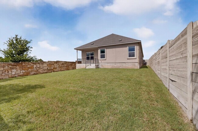 Building Photo - 941 Legends Ln