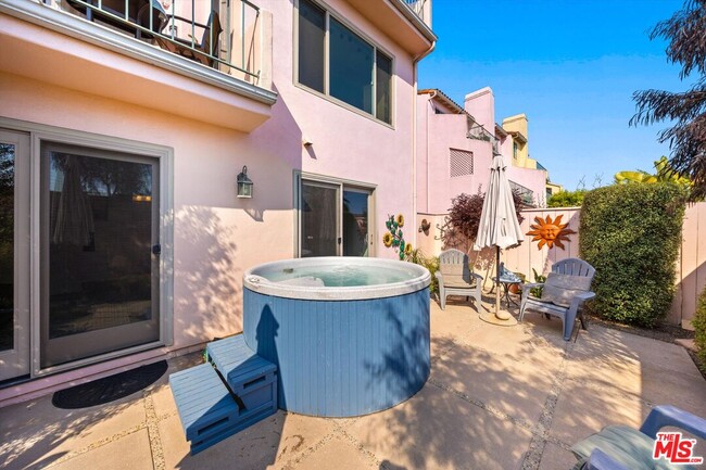 Building Photo - 4297 Carpinteria Ave