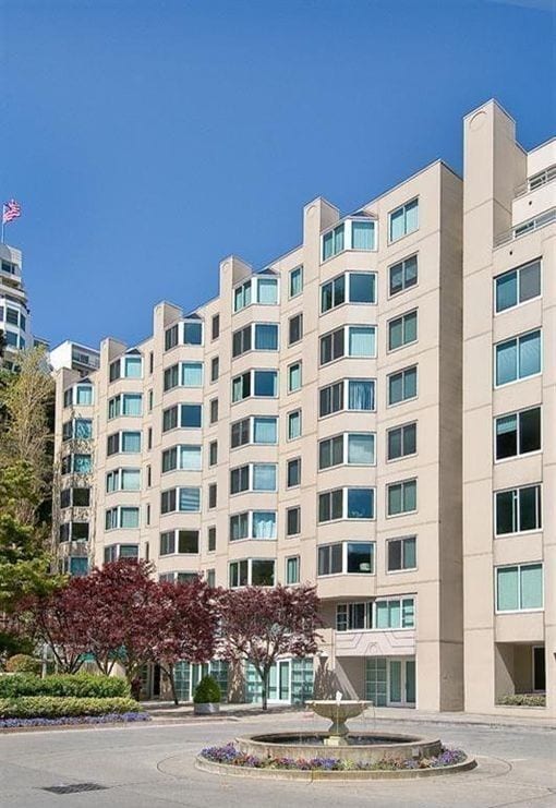 Building Photo - 220 Lombard St