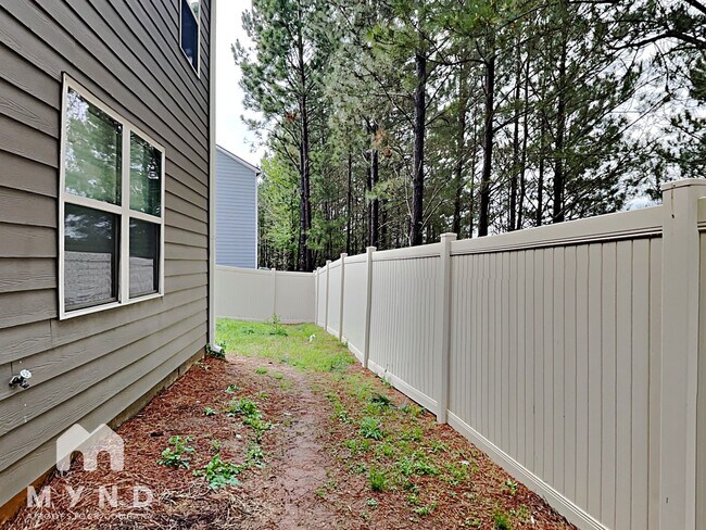 Building Photo - 404 Lake Ridge Ln