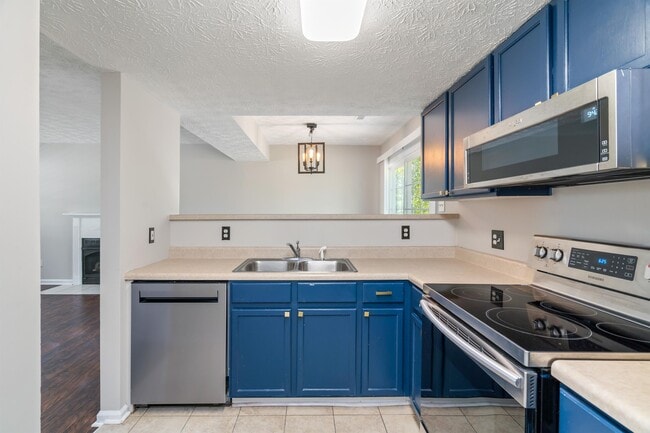 Building Photo - 8295 Oak Terrace Ln