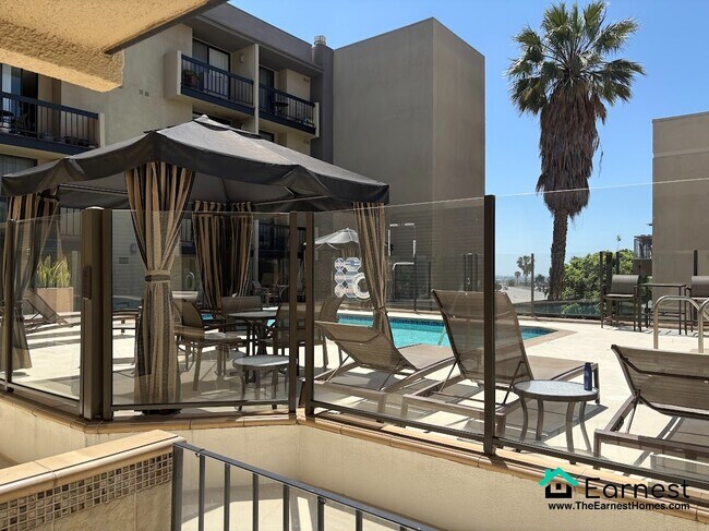 Building Photo - Spacious and Unique Ground-Floor 2BD/2BA U...