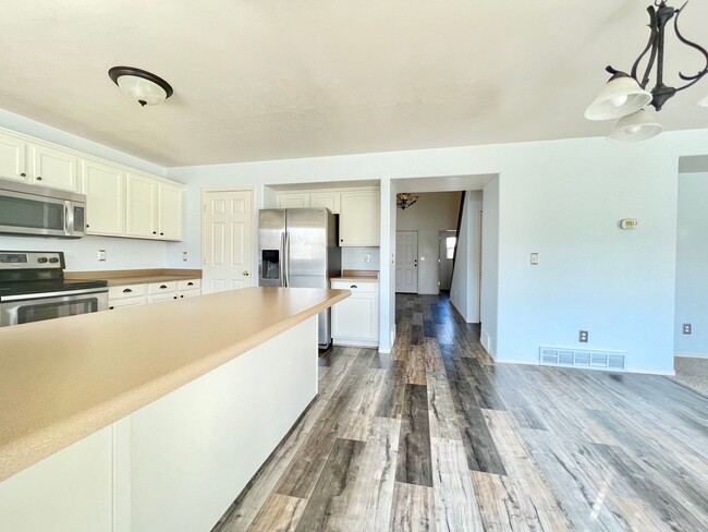 Building Photo - Beautiful Single Family Home Available Soon!
