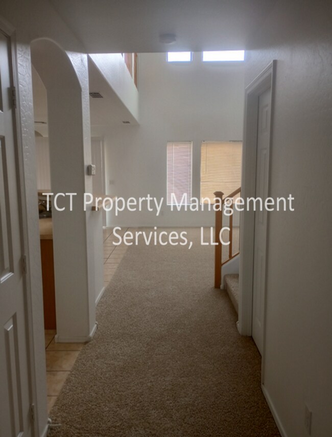 Building Photo - Large 3 Bed/2.5 Bath plus office AND Loft in Avondale!