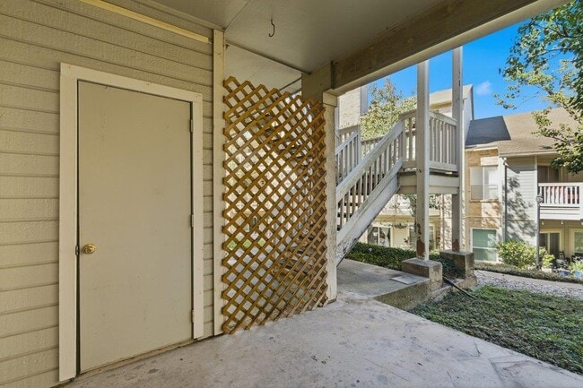 Building Photo - 2450 Wickersham Ln