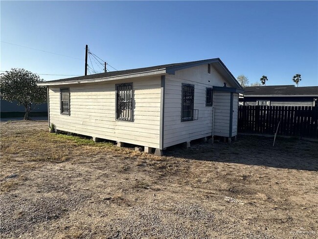 Building Photo - 9 N Cantu St