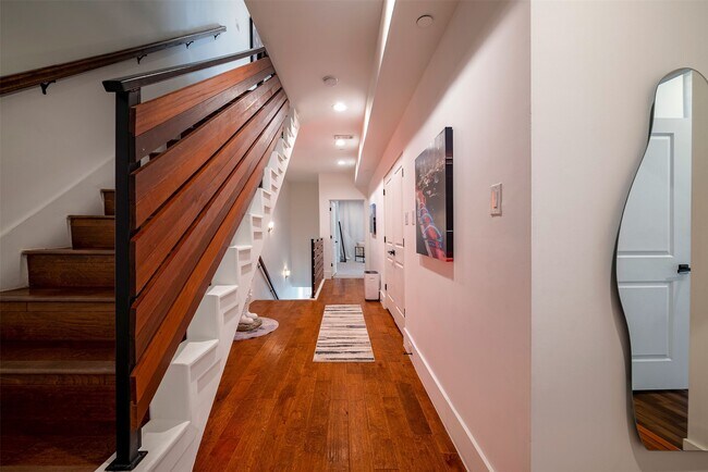 Building Photo - 3218 Crawford St