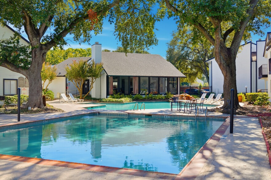 Building Photo - Woodtrail Apartment Homes