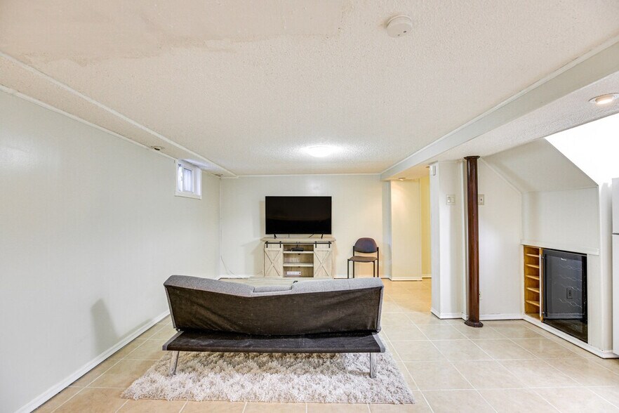 Building Photo - 199 S Rd