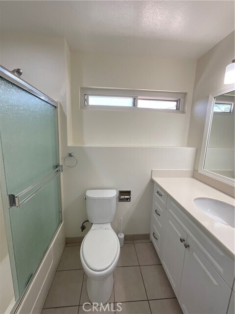 Building Photo - 2641 Santa Ana Ave