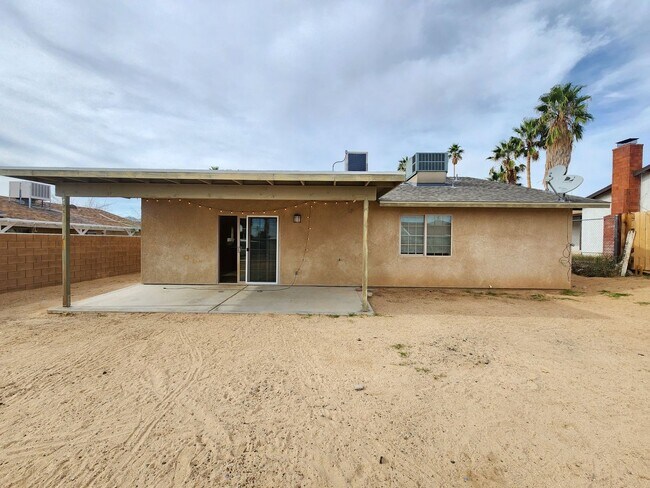 Building Photo - Nice 3 bedroom 2 bath