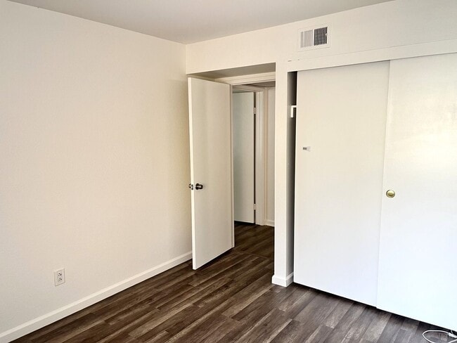 Building Photo - Mission Valley- Centrally Located Condo with AC, Private Patio and Parking.