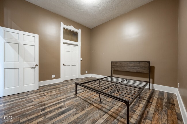 Building Photo - 12 E Washington St