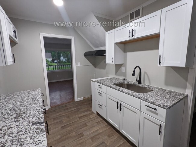 Building Photo - Newly remodeled house on a dead-end street