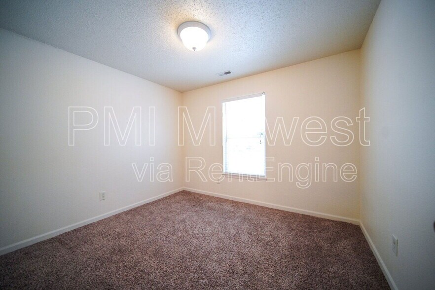 Building Photo - 10414 Kensil St