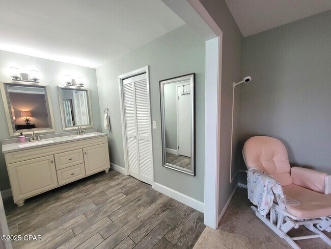 Building Photo - 633 Amberjack Dr