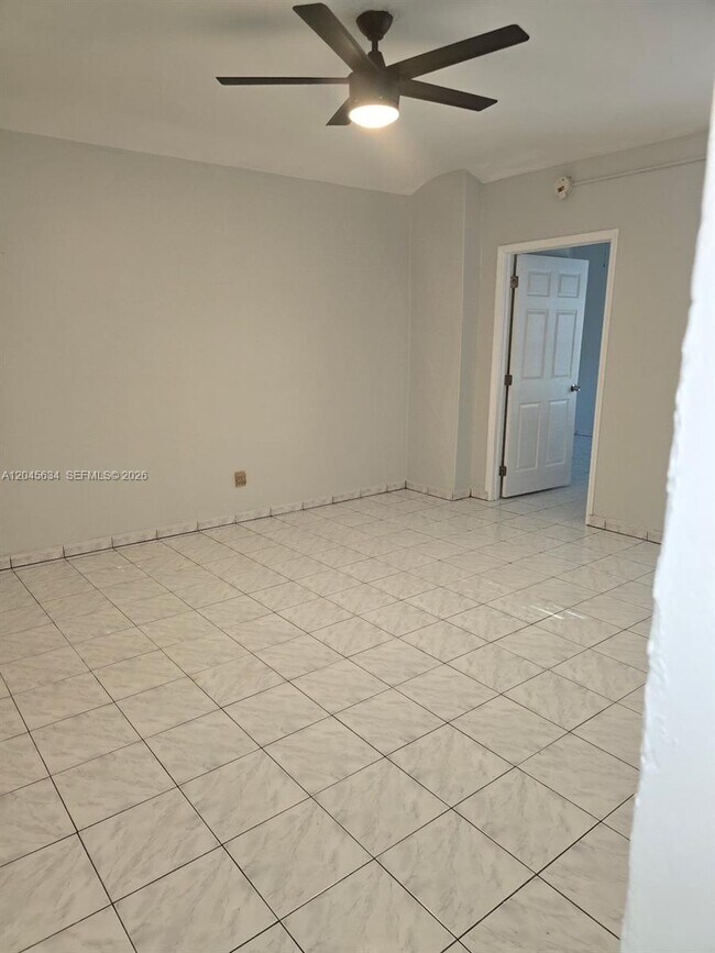 Building Photo - 215 30th St