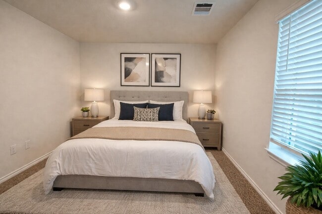 Building Photo - 1324 Stuarts Frst Dr