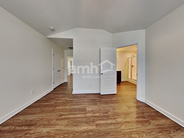 Building Photo - 531 Lateleaf Dr