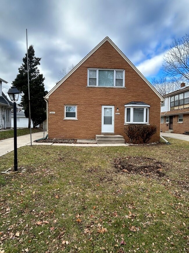 Building Photo - 5861N32ndK