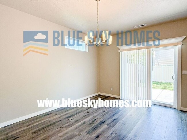 Building Photo - 4112 E Blueberry St