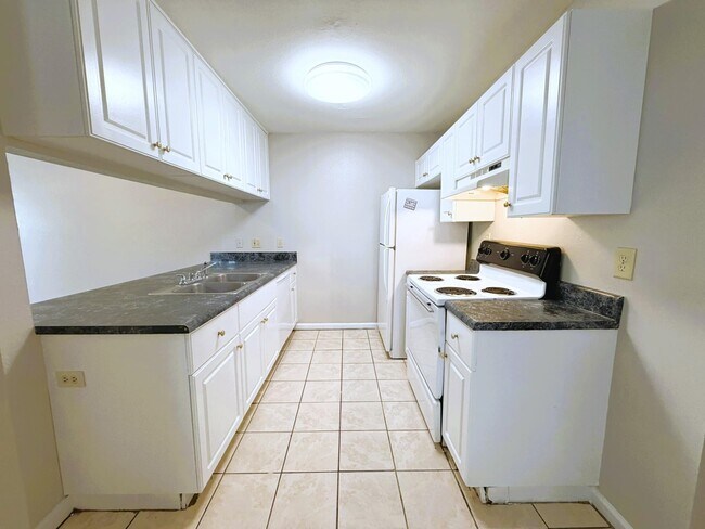 Building Photo - 2708 Tess Cir